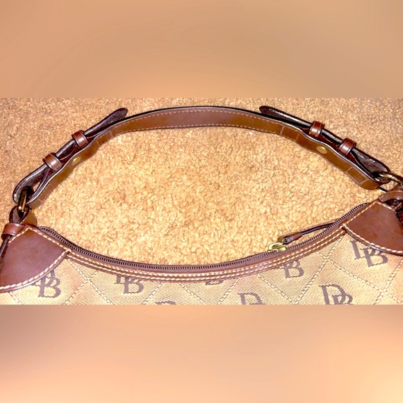 ✨Classic Dooney & Bourke Handbag❣️✨ - Picture 4 of 4